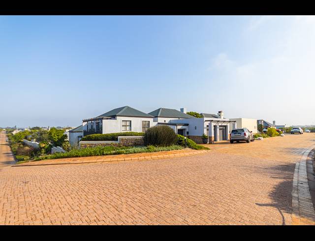 3 BEDROOM FREESTANDING FOR SALE IN ATLANTIC BEACH GOLF ESTATE